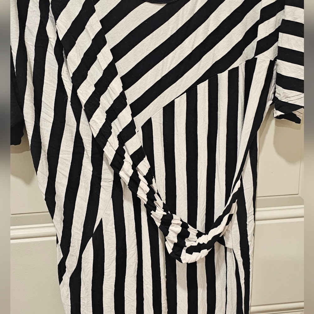 Asymmetrical Black and White Striped Dress - Picture 4 of 6